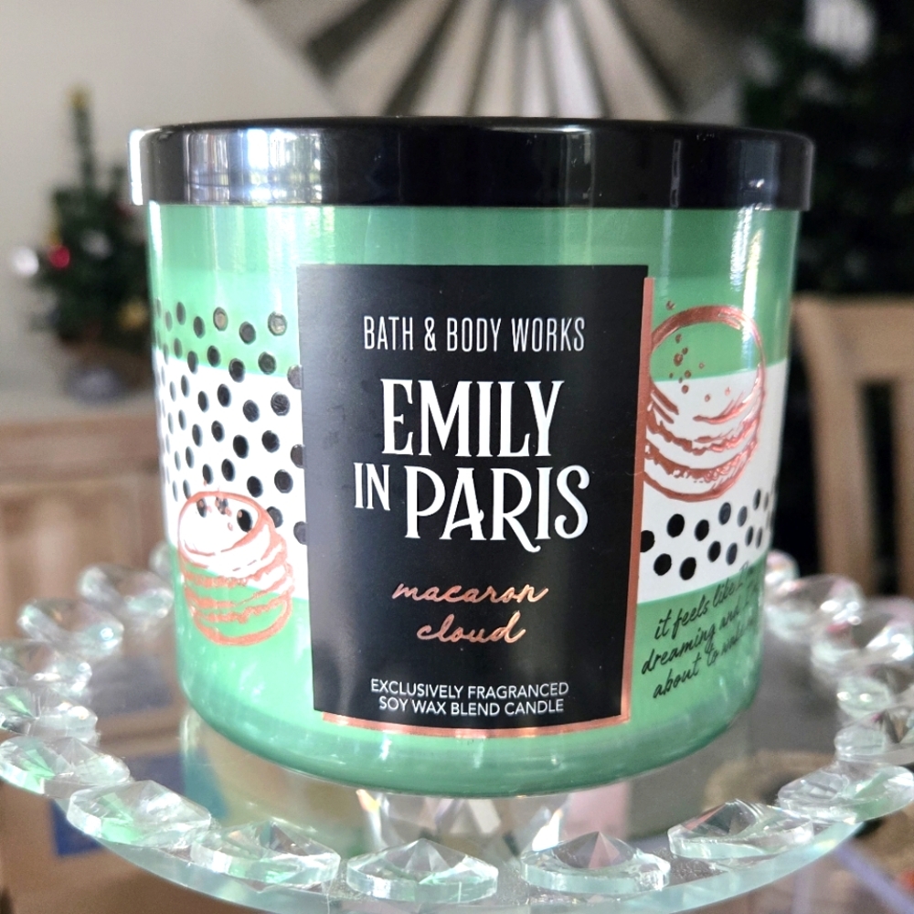 Bath & Body Works Emily in Paris Macaron Cloud Candle